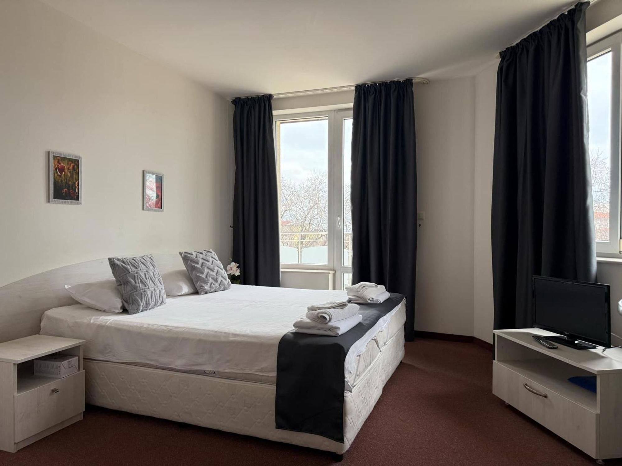 Complex Pika Hotell Golden Sands Exteriör bild