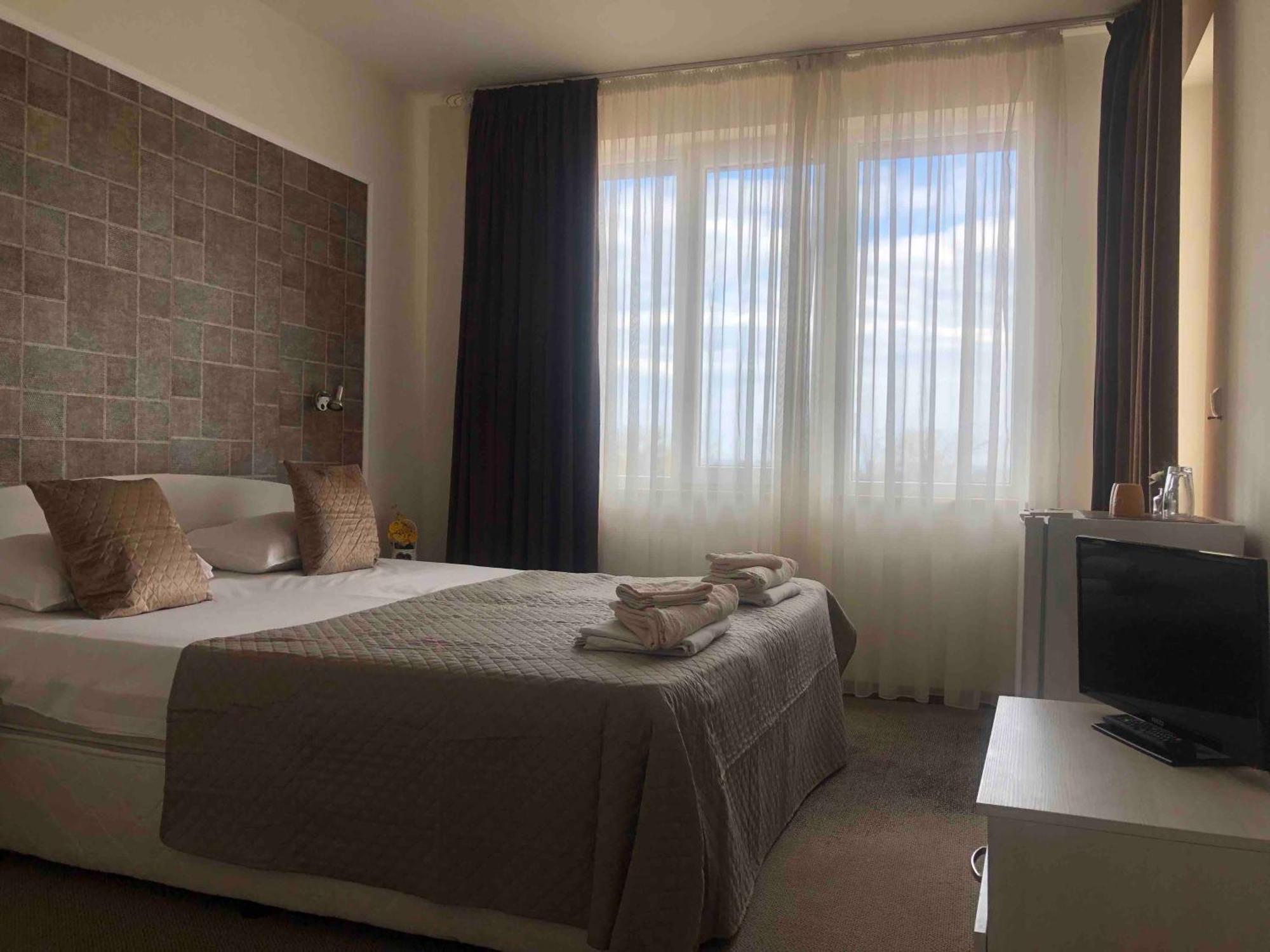Complex Pika Hotell Golden Sands Exteriör bild