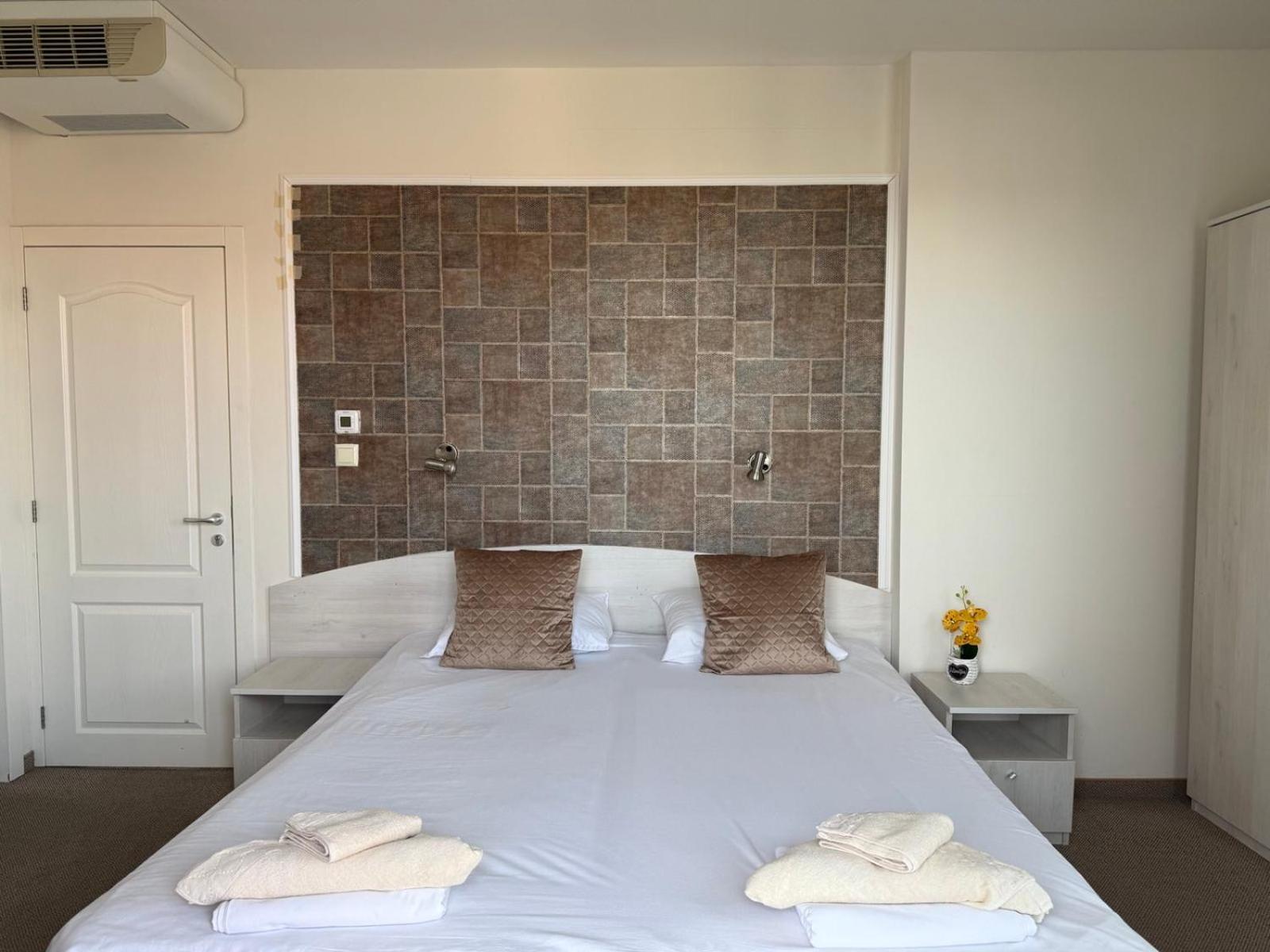 Complex Pika Hotell Golden Sands Exteriör bild